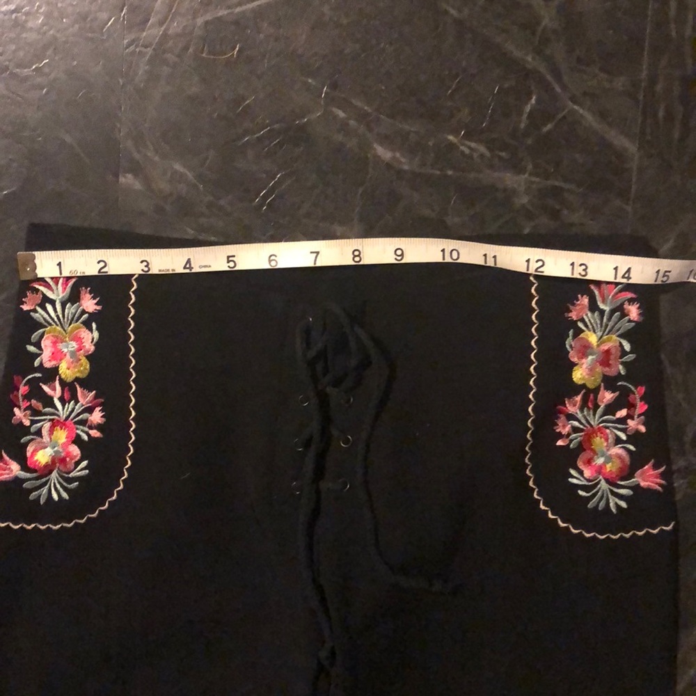 Embroidered Capri pants - Picture 5 of 6